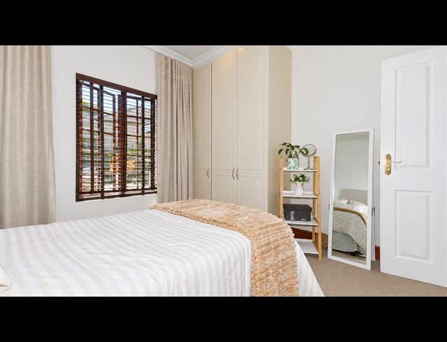 3 BEDROOM TOWNHOUSE FOR SALE IN HILLCREST CENTRAL
